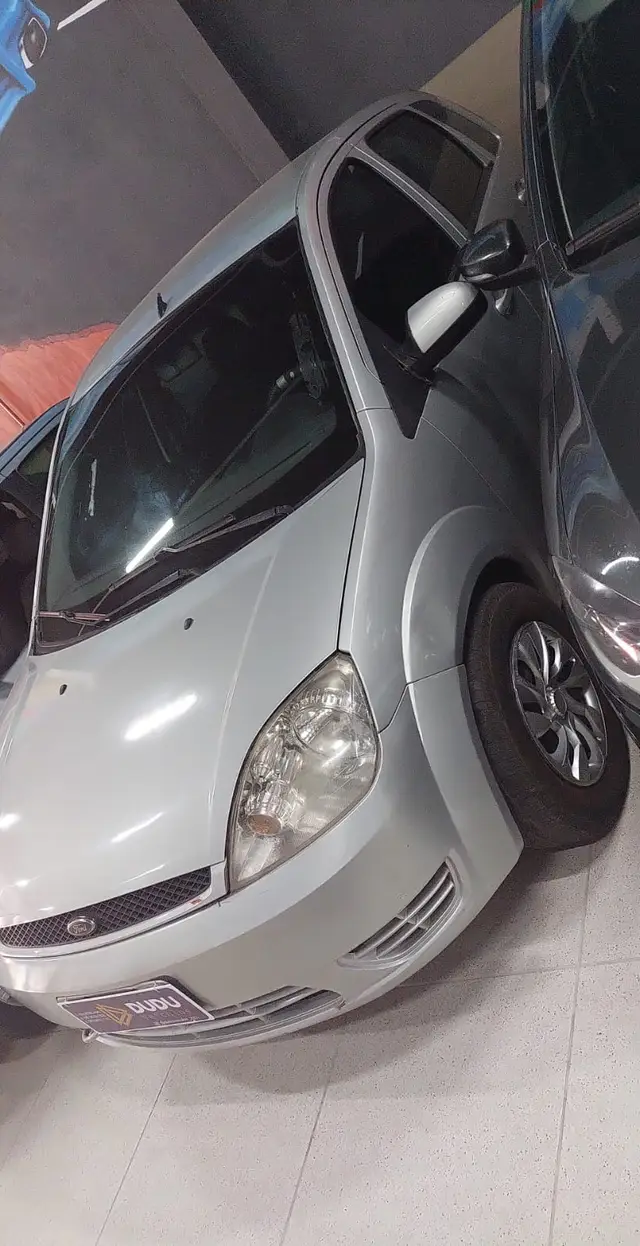 Carro Ford Fiesta Hatch 2004 Personnalité 1.0 8V