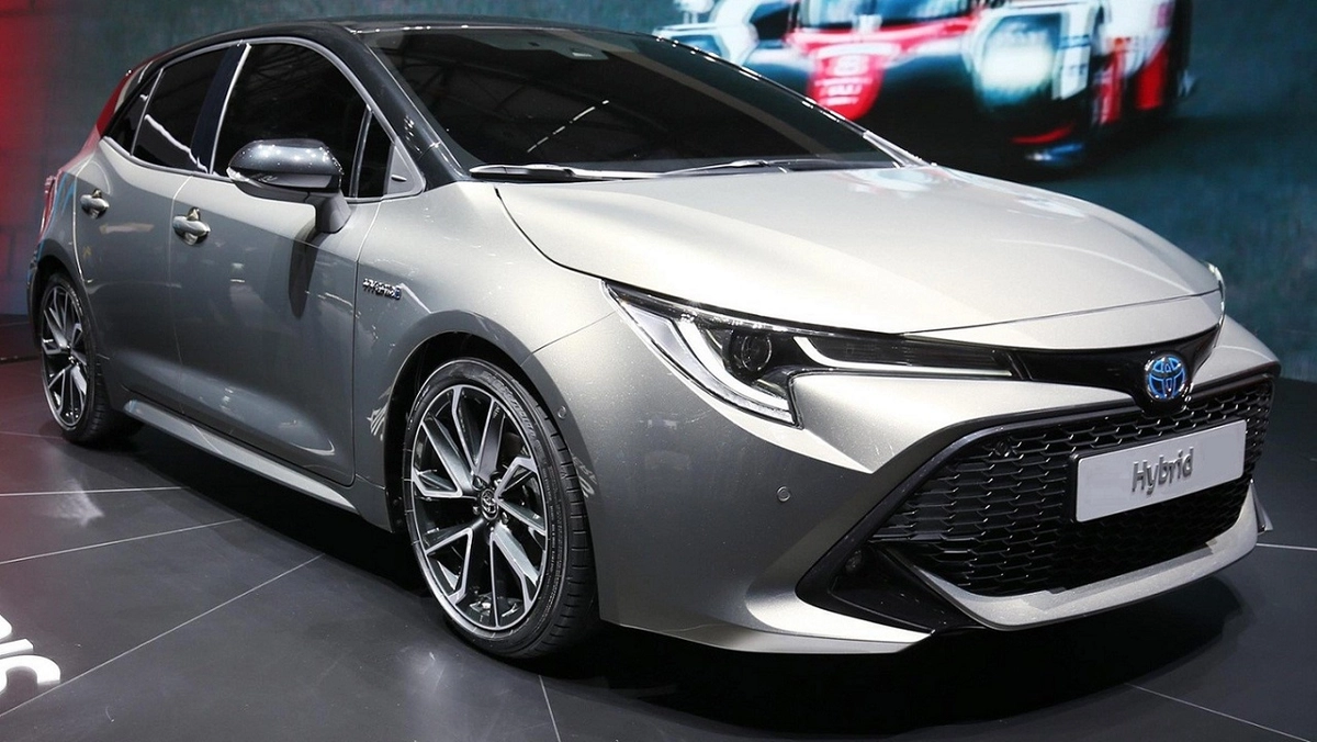 Corolla continua na liderança em dobradinha com o RAV4, Tesla é o elétrico mais vendido e lista já conta com um carro chinês