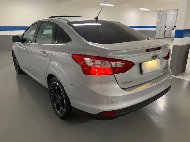 Carro Ford Focus Hatch 2014 SE Plus 2.0 16V PowerShift