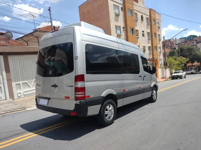 Carro Mercedes-Benz Sprinter 2016 VAN 415 CDI  9+1