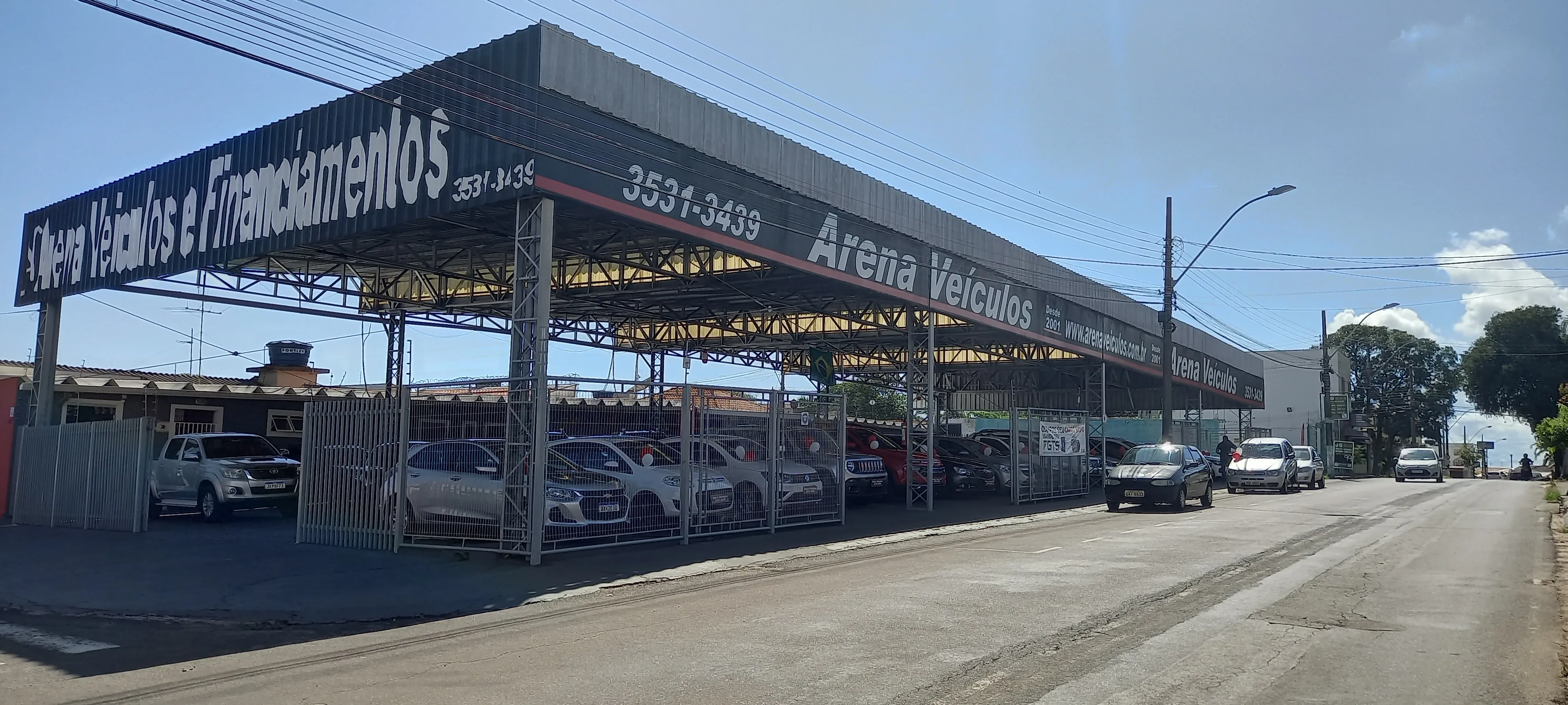Fachada da loja Arena Veiculos - São Sebastião do Paraíso - MG