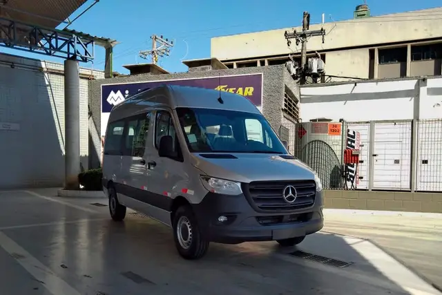 Carro Mercedes-Benz Sprinter 2022 VAN 416 CDI 15+1 (lugares) K42A UP6