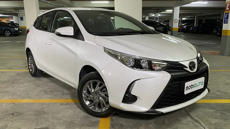 Avaliação: Toyota Yaris Hatch 2023 segura a onda do Honda City Hatch?