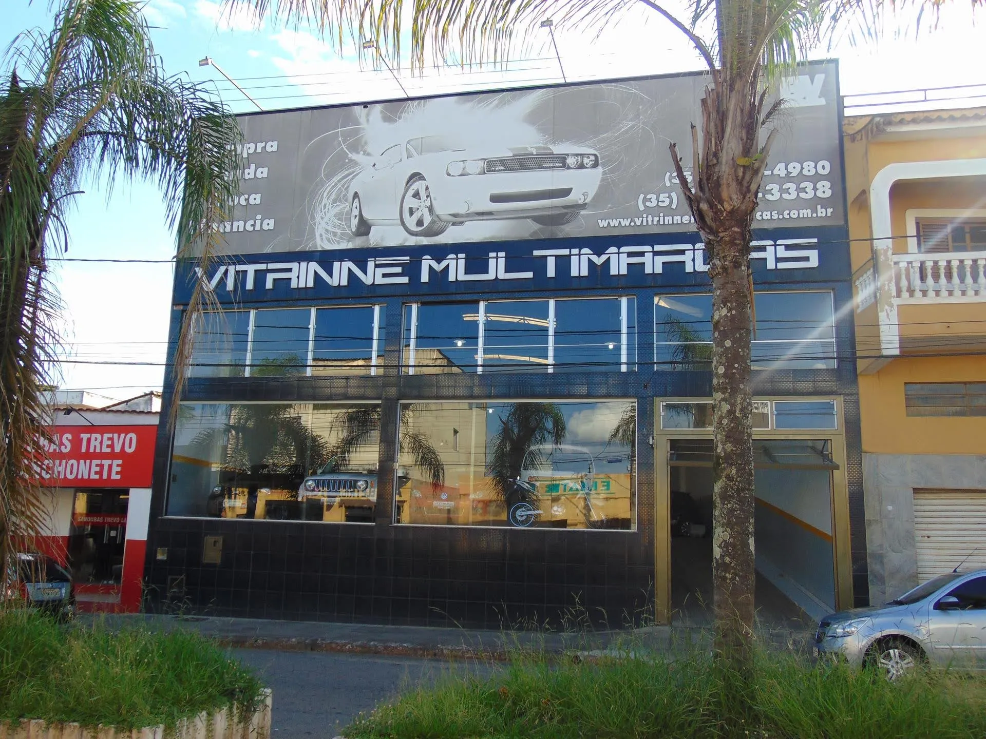 Fachada da loja VITRINNE VEICULOS - Alfenas - MG