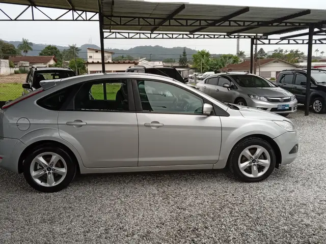 Carro Ford Focus Hatch 2012 2.0 16V Flex