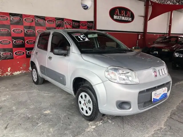 Fiat Uno Vivace 1.0 8V (Flex) 4p