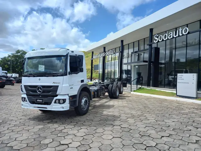 Carro Mercedes-Benz Atego 2022 2426/54 6X2 E5