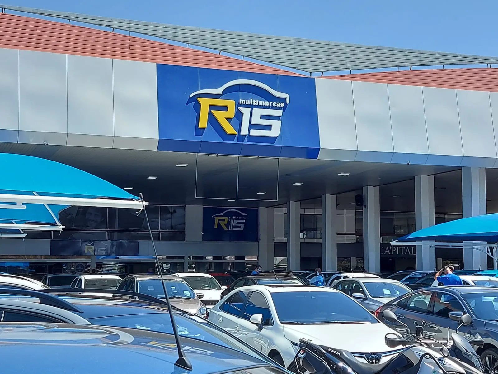 Fachada da loja R15 MULTIMARCAS LTDA - Brasília - DF