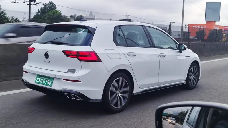 VW eTSI: o motor híbrido flex por trás dos flagras do Golf 8 no Brasil