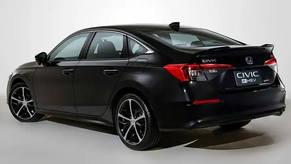 Fabricante confirmou chegada da 11ª geração do sedan apenas como híbrido, mas hatch esportivo de mais de 320 cv quer peitar o recém-confirmado GR Corolla