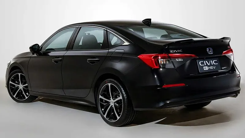 Novos Honda Civic e:HEV e Type R farão marcação aos Corolla Hybrid e GR