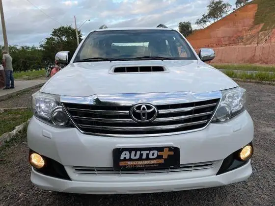 Carro Toyota Hilux SW4 2013 SRV 3.0 4X4 (7 Lugares)