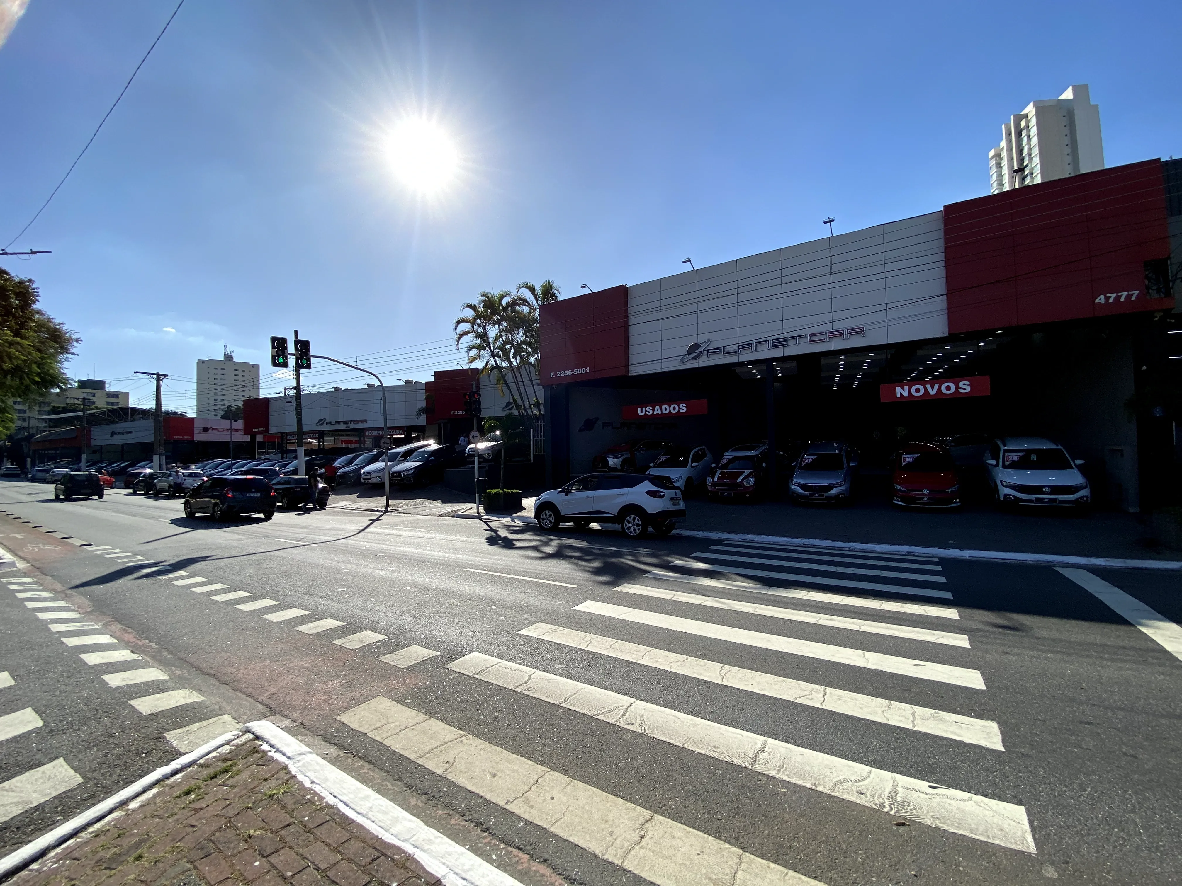 Fachada da loja PLANETCAR MULTIMARCAS - São Paulo - SP