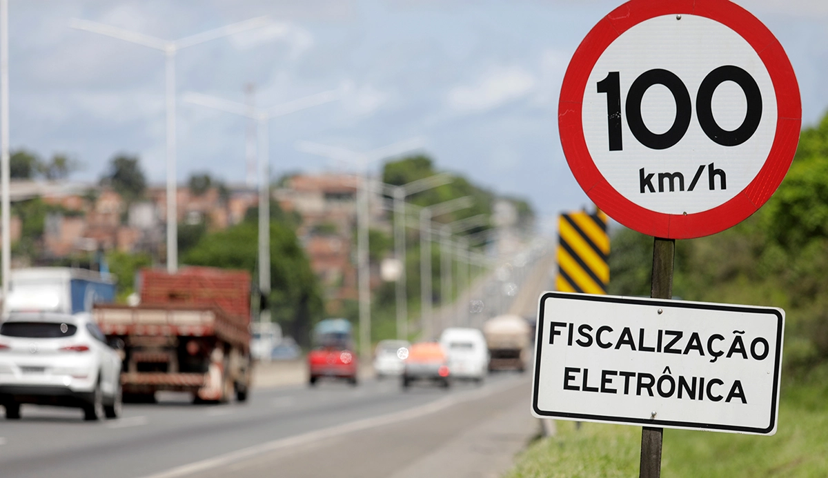 Contran anuncia “benefícios tarifários e fiscais” a condutores sem registro de infração há 12 meses, desde que cadastrados em um aplicativo