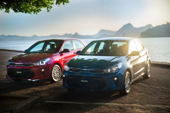 Kia Rio é lançado oficialmente no Brasil. Veja detalhes do modelo, preço e itens de série.