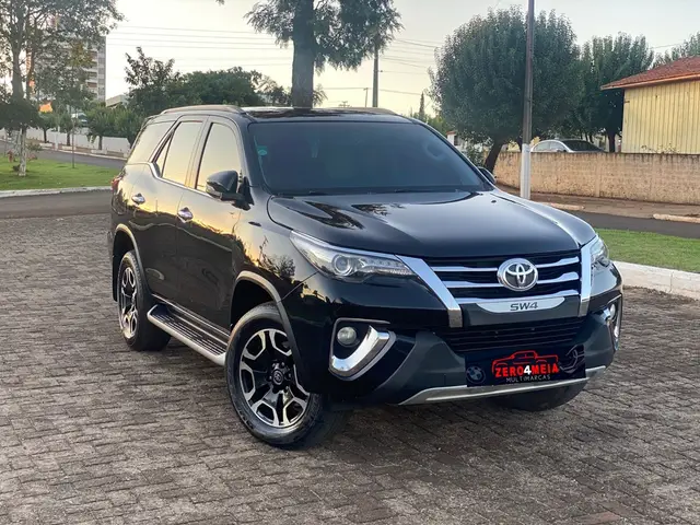 Carro Toyota SW4 2017 2.8 TDI SRX 5L 4x4 (Aut)