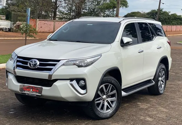 Carro Toyota SW4 2016 2.8 TDI SRX 5L 4x4 (Aut)