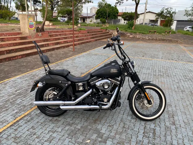 Carro Harley-Davidson Dyna 2017 Street Bob