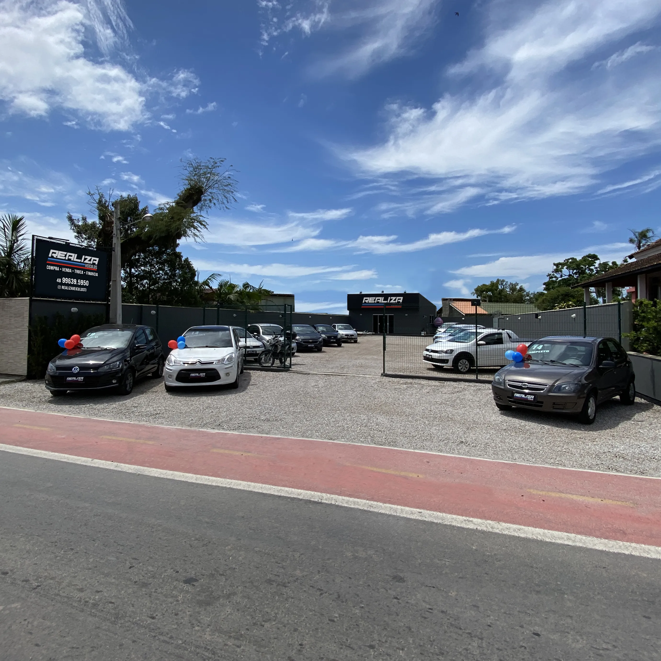 Fachada da loja Veículos à venda em REALIZA VEICULOS - Tijucas - SC | Mobiauto
