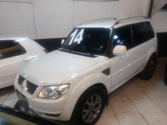 Carro Mitsubishi Pajero TR4 2014 2.0 16V 4x2 (Flex)