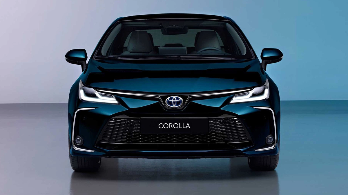 Sedan ganha facelift na Europa com novas doses de tecnologia e desempenho, mesmo na versão híbrida. Por aqui, novidades chegam no ano que vem