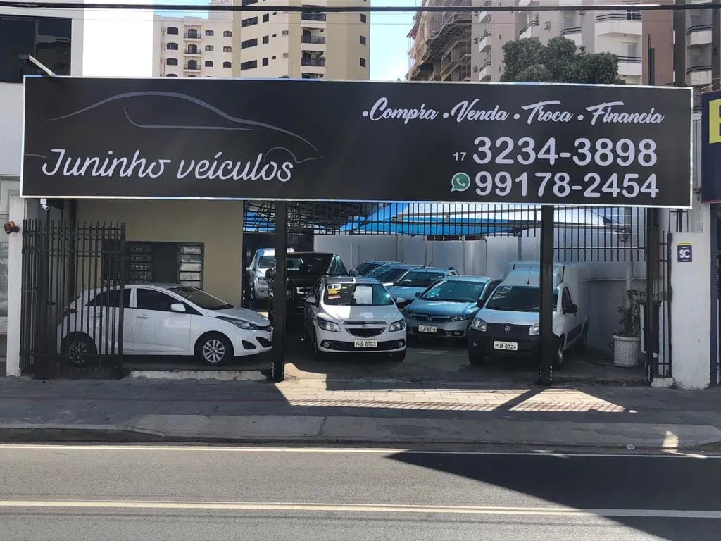 Fachada da loja J. R. S. JUNIOR COMERCIO DE VEICULOS EIRELI - São José do Rio Preto - SP