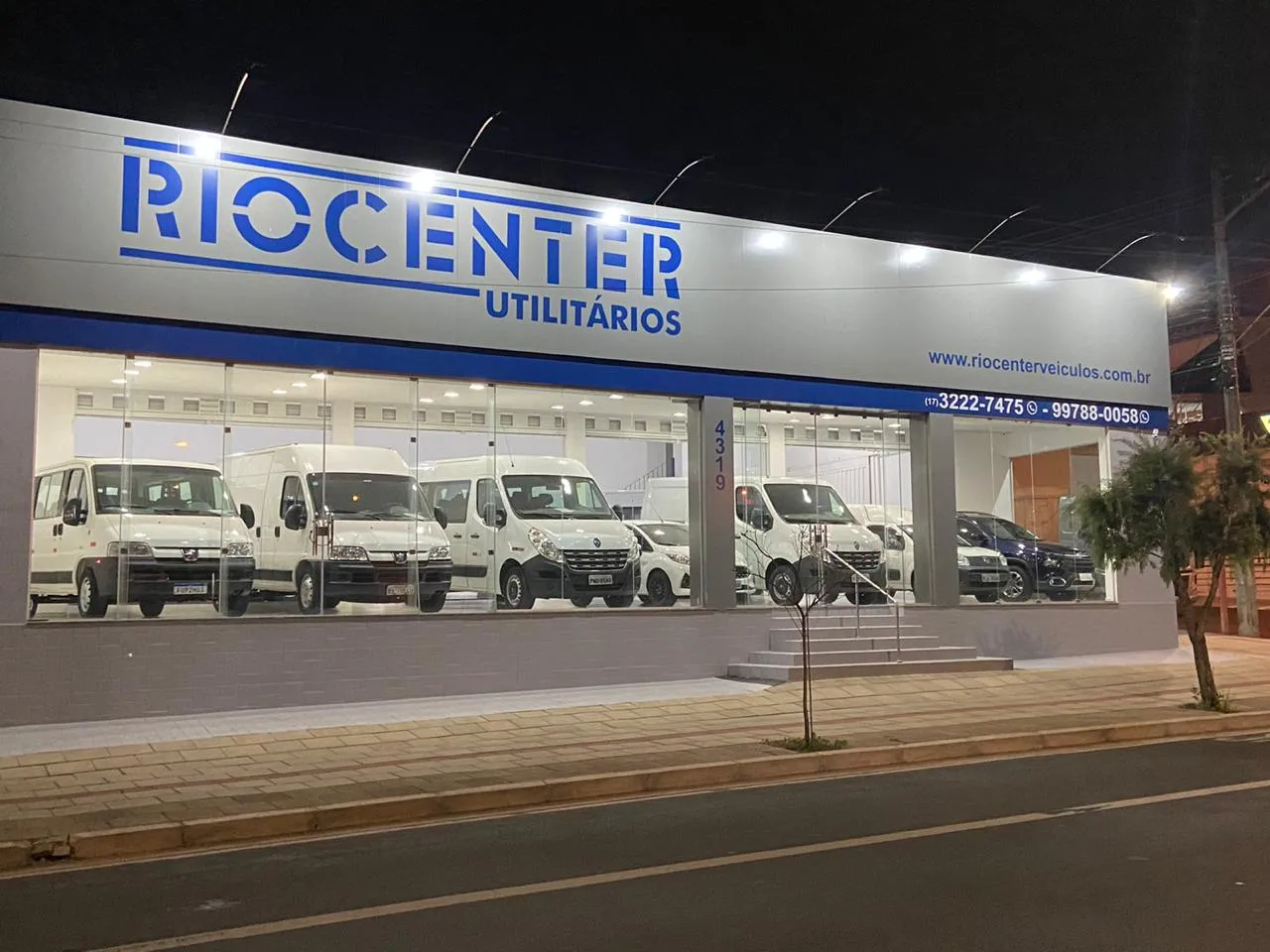 Fachada da loja Veículos à venda em Riocenter Utilitarios - São José do Rio Preto - SP | Mobiauto