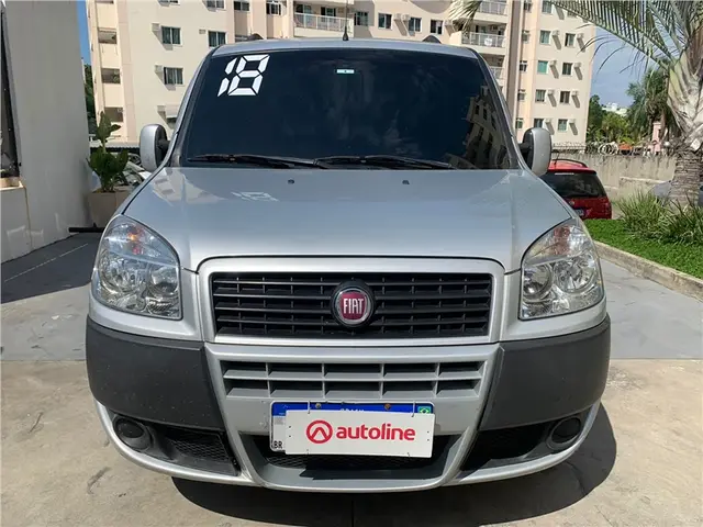 Carro Fiat Doblò 2018 Essence 1.8 7L (Flex)