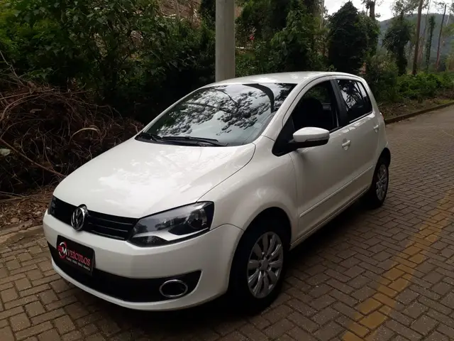 Carro Volkswagen Fox 2014 1.0 TEC (Flex) 4p