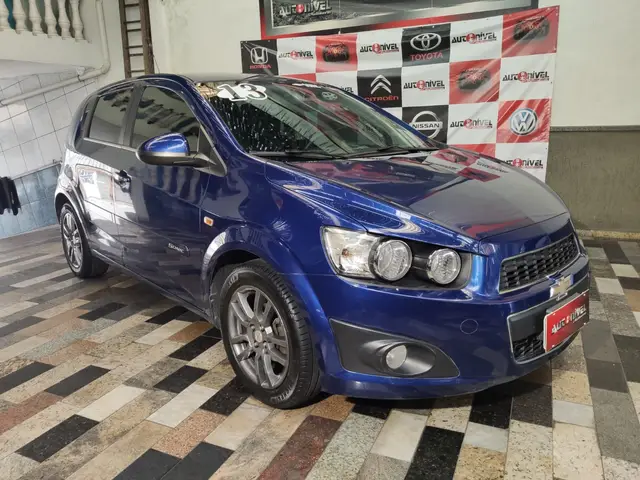 Carro Chevrolet Sonic 2013 Hatch LT
