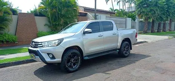 Carro Toyota Hilux Cabine Dupla 2017 Hilux 2.8 TDI SRV CD 4x4 (Aut)