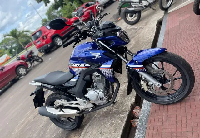Moto Honda CB 250F Twister 2022 (CBS)