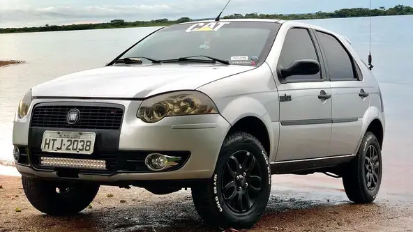 Morador de Mato Grosso do Sul deixou veterano hatch mais alto e valente que muito SUV moderno, mantendo o conjunto mecânico