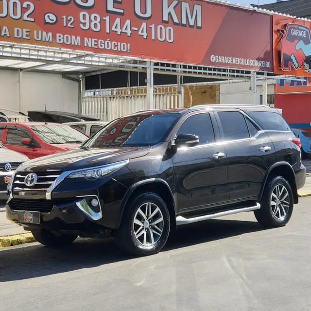 Carro Toyota SW4 2017 2.8 TDI SRX 5L 4x4 (Aut)