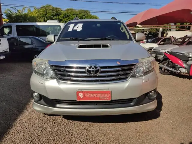 Carro Toyota Hilux SW4 2014 3.0 TDI 4x4 SRV 5L