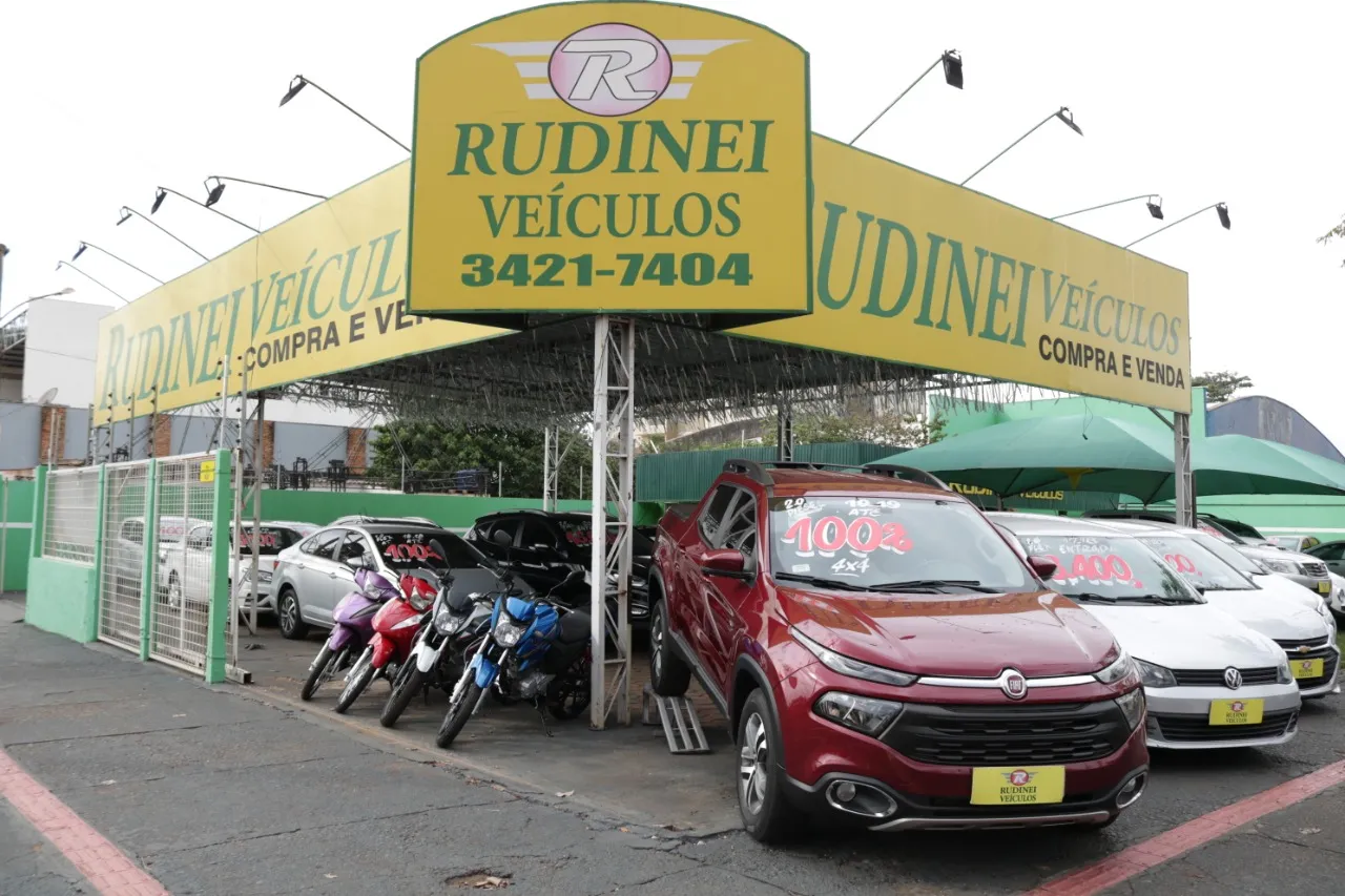 Fachada da loja Veículos à venda em Rudinei Veículos - Dourados - MS | Mobiauto