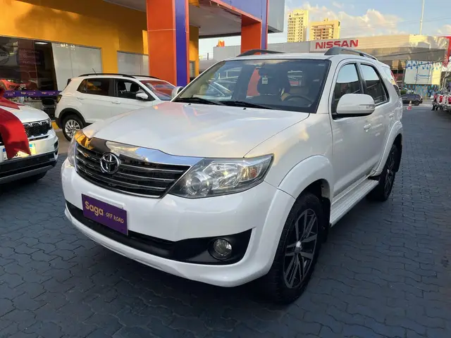 Carro Toyota Hilux SW4 2014 2.7 4x2 SR