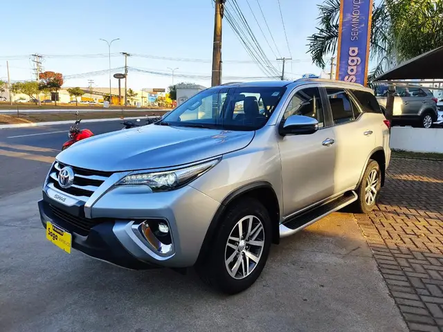 Carro Toyota SW4 2018 2.8 TDI SRX 5L 4x4 (Aut)