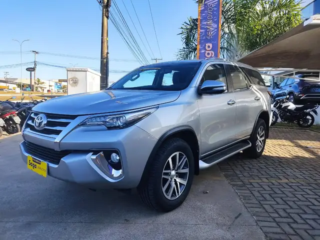 Carro Toyota SW4 2017 2.8 TDI SRX 5L 4x4 (Aut)