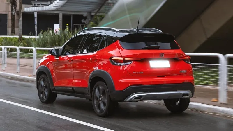 O que é o adesivo antimultas e por que ele pode levar à prisão 