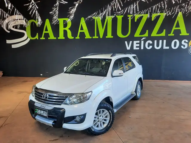 Carro Toyota Hilux SW4 2014 2.7 4x2 SR