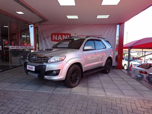 Carro Toyota Hilux SW4 2014 3.0 TDI 4x4 SRV 5L