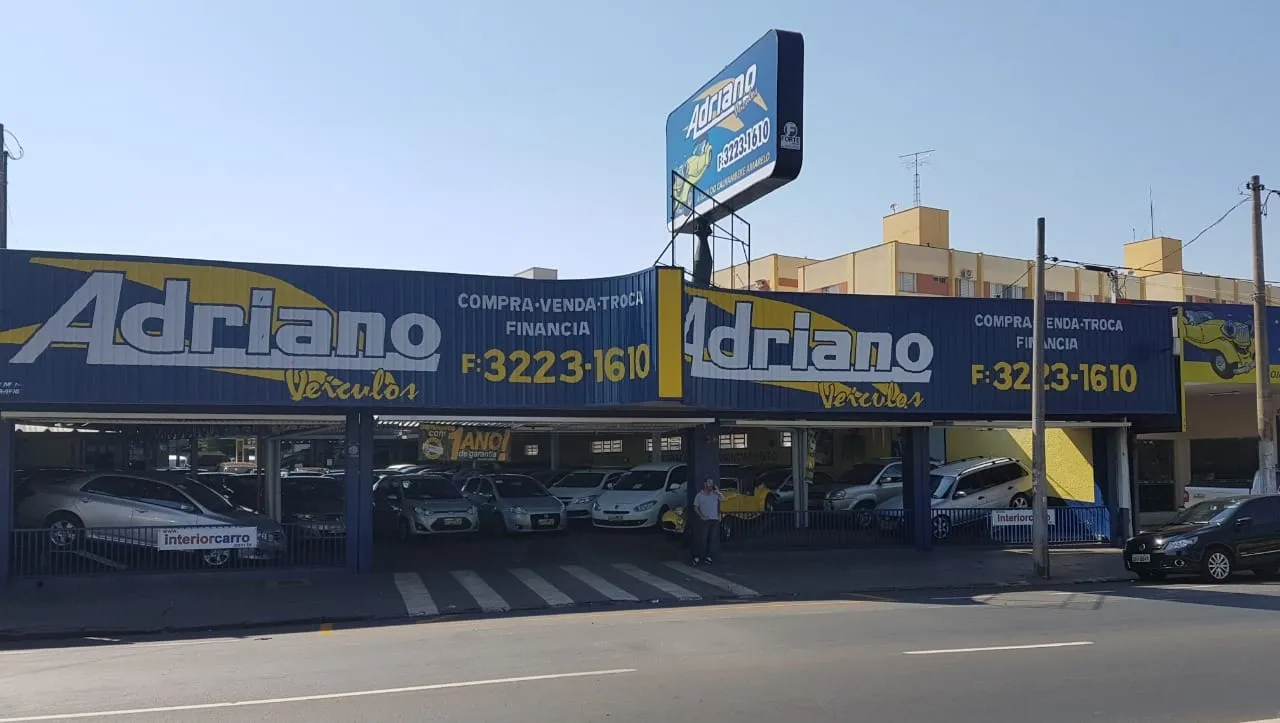 Fachada da loja ADRIANO VEÍCULOS - São José do Rio Preto - SP