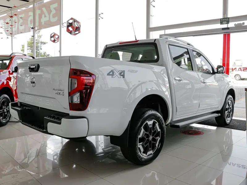 Nissan Platinum 2.3 Turbo 4x4
