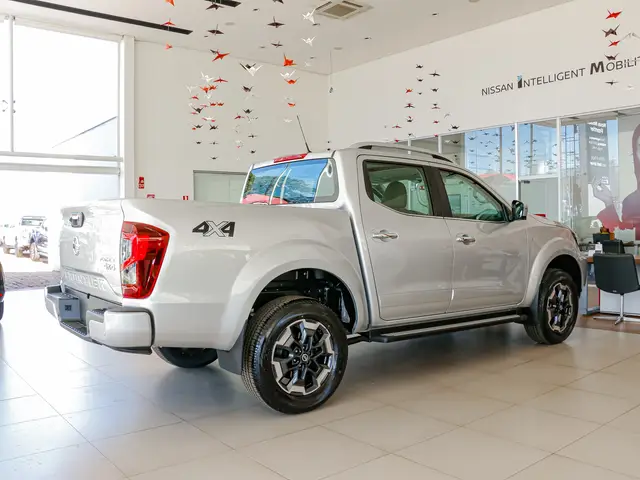 Carro Nissan Frontier 2023 2.3 TD CD Platinum 4x4