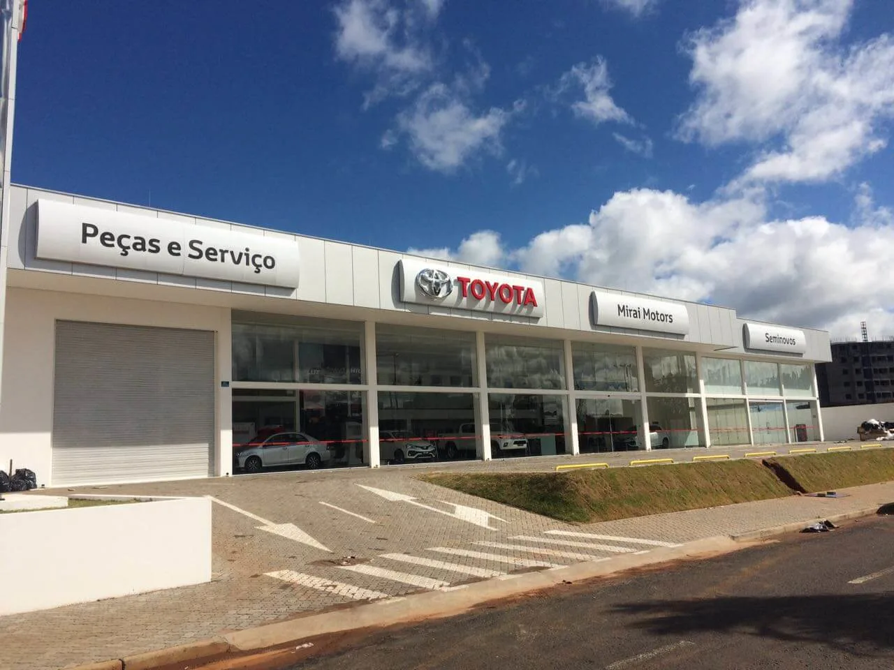 Fachada da loja Mirai Toyota - Marília - SP