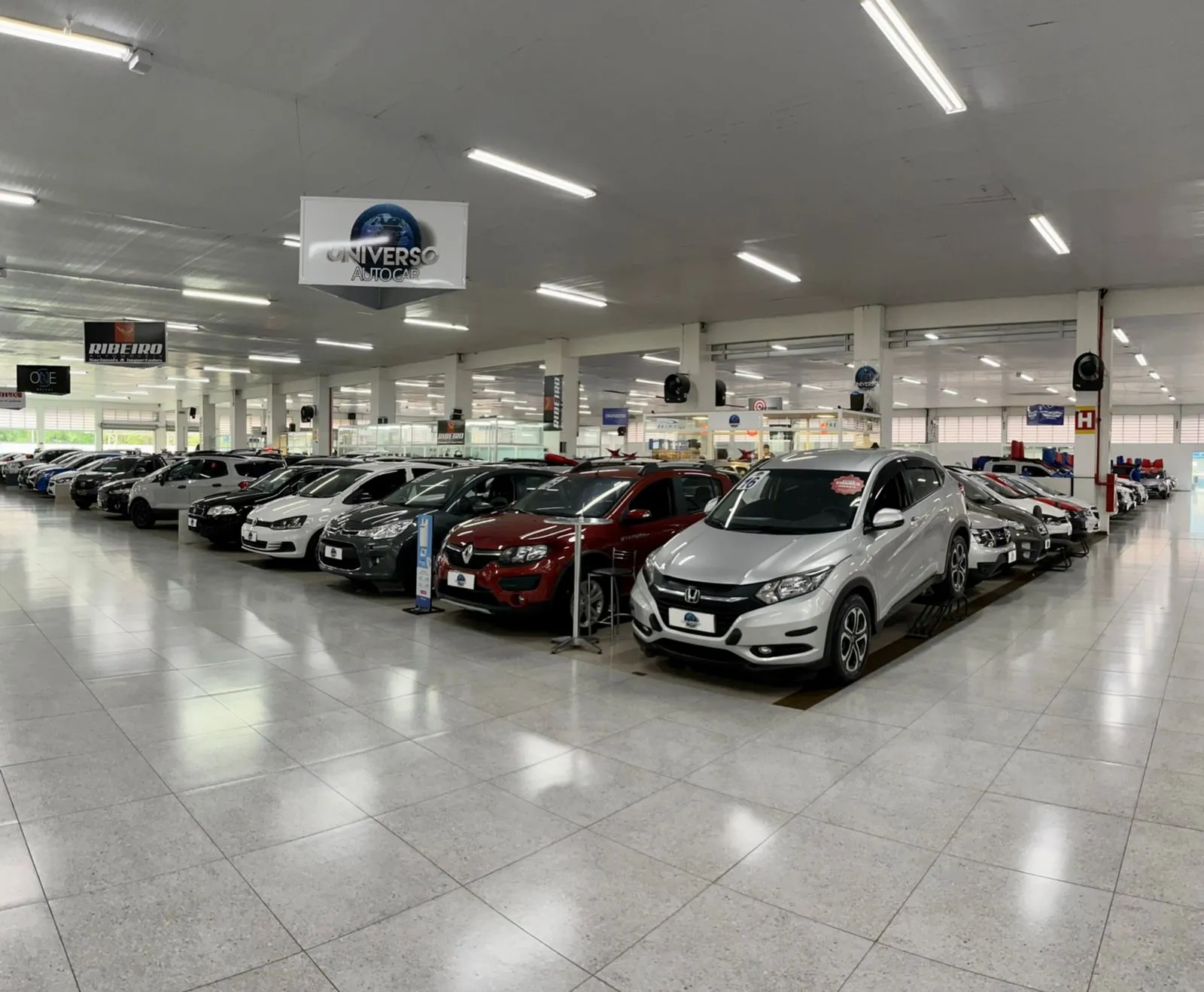 Fachada da loja Universo Auto Car - Praia Grande - SP
