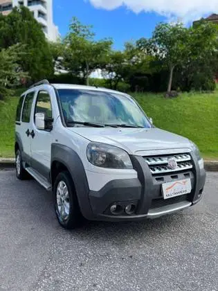 Carro Fiat Doblò 2014 Adventure 1.8