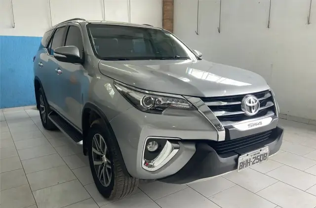 Carro Toyota SW4 2016 2.8 TDI SRX 5L 4x4 (Aut)