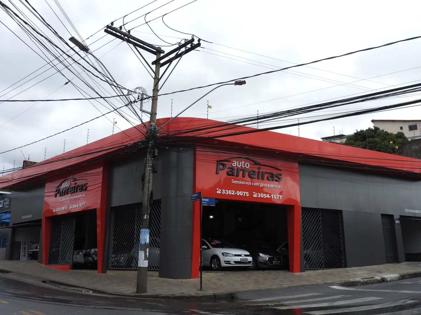Fachada da loja Auto Parreiras Veículos - Contagem - MG